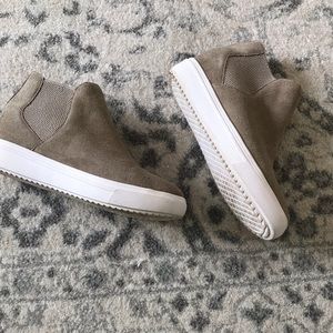 Steve Madden Taupe Slip-On (Size 7)